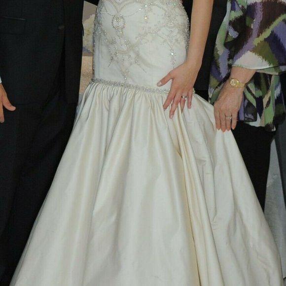 Beaded Wedding Dress SZ 2 Ivory Silk Lace Shiny - Picture 5 of 8